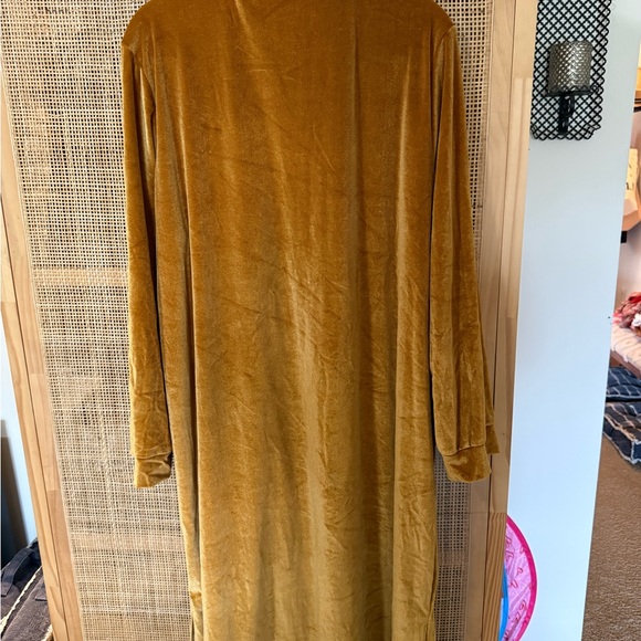 Velvet Gold Long Robe - Picture 2 of 4